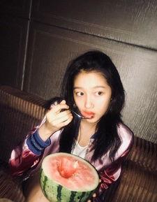 吃瓜小妹拍照图片大全