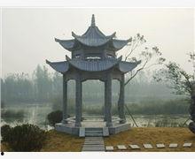 明德阁亭子吃瓜,夏日吃瓜，品味古韵时光