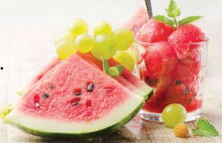 周岁吃瓜,瓜果飘香，快乐成长