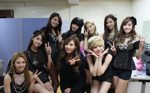 景区吃瓜女子事件,一瓜引发的社会焦点