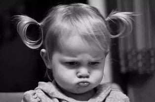 画画吃瓜的孩子