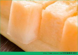 白皮哈密瓜里面可以吃吗,揭秘其内部美味，是否可直接食用