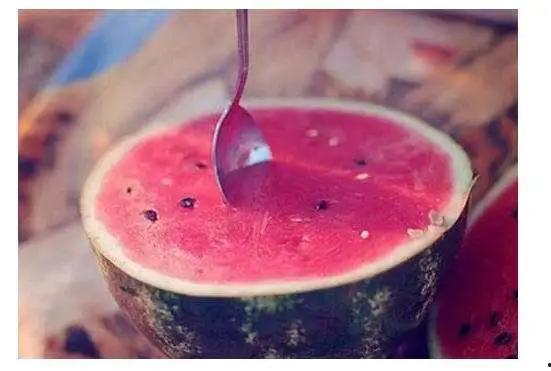 一颗心吃瓜,揭秘娱乐圈的甜蜜与苦涩