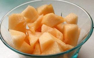 吃哈密瓜后喉咙不舒服,喉咙不适需注意