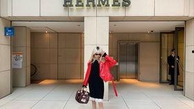 小芳在吃瓜,小芳的瓜田奇遇记